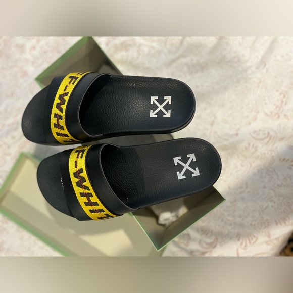 Off White Woman’s Industrial Pool Slides - Picture 4 of 7